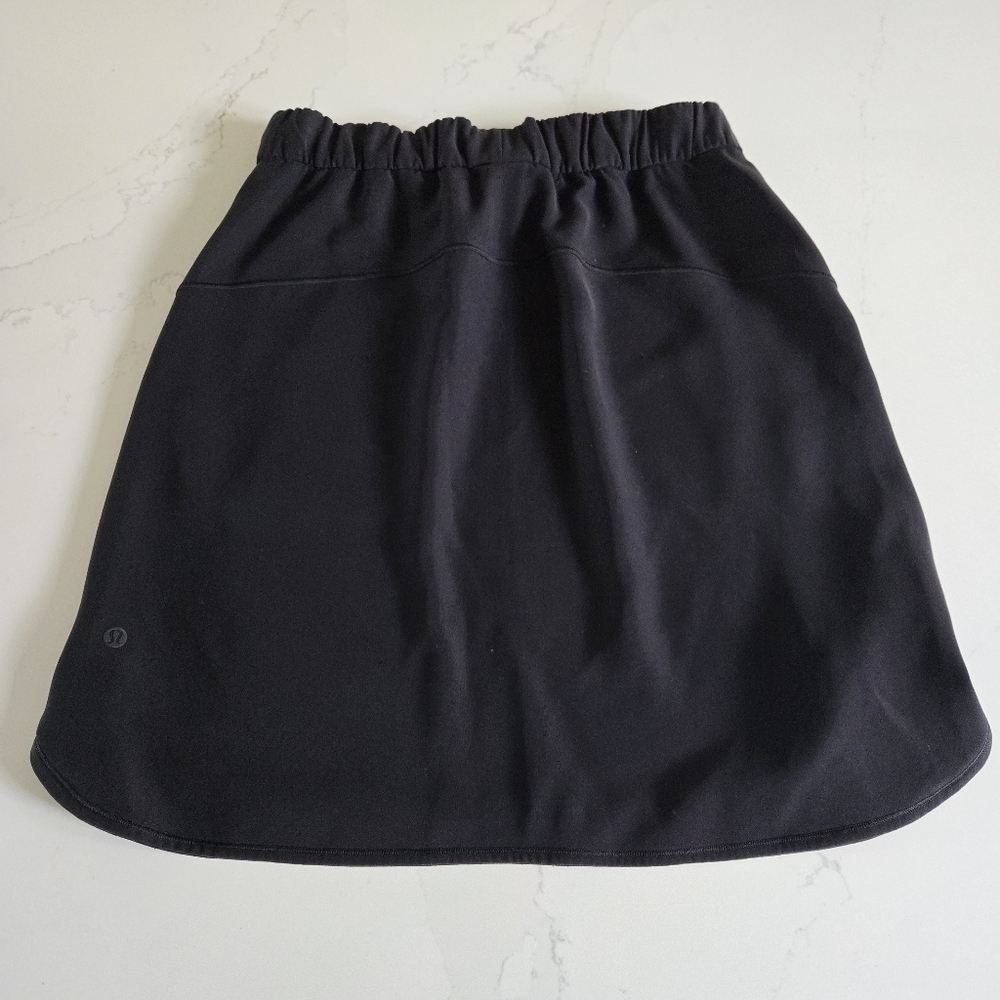 NWOT Lululemon On The Fly Skirt Woven Solid Black Elastic Waist Knee Length Sz 8 - Picture 6 of 7
